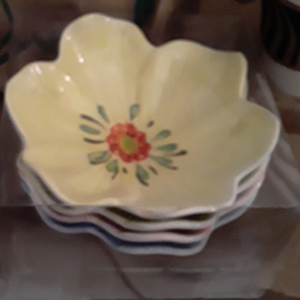 Laura Gates Bowls